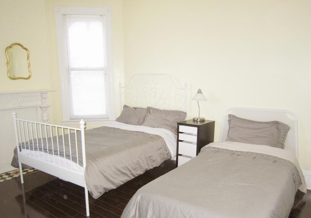 Spadina 11 Guesthouse Toronto Eksteriør bilde